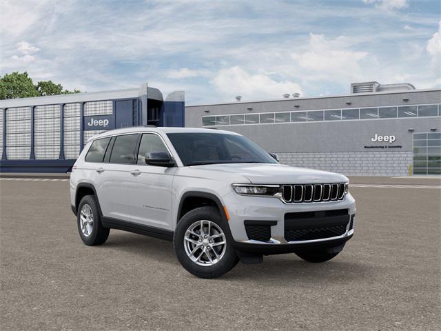 2025 Jeep Grand Cherokee Laredo photo 2