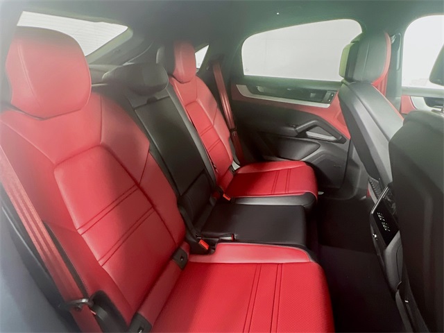 2025 Porsche Cayenne Coupe photo 25