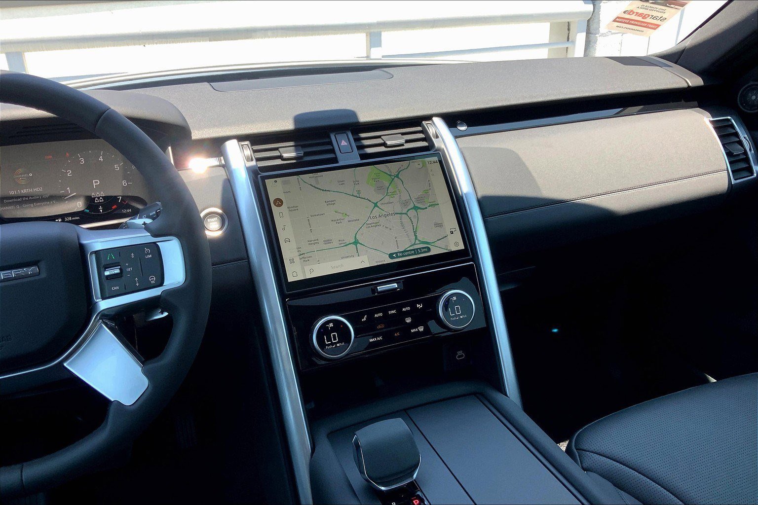 2025 Land Rover Discovery S photo 5