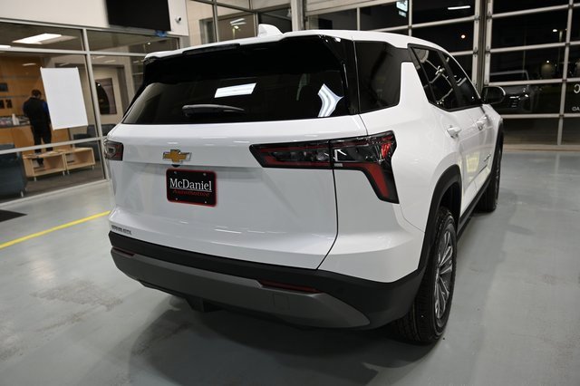 2026 Chevrolet Equinox LT photo 4
