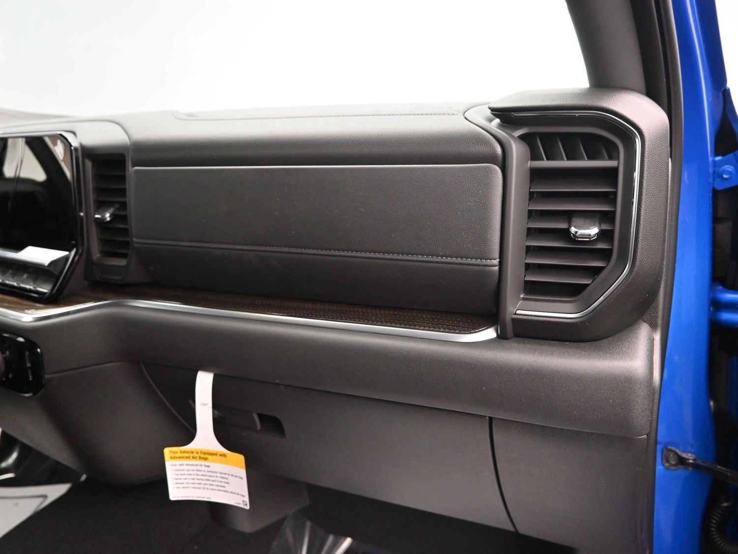 2025 Chevrolet Silverado 1500 LT photo 4