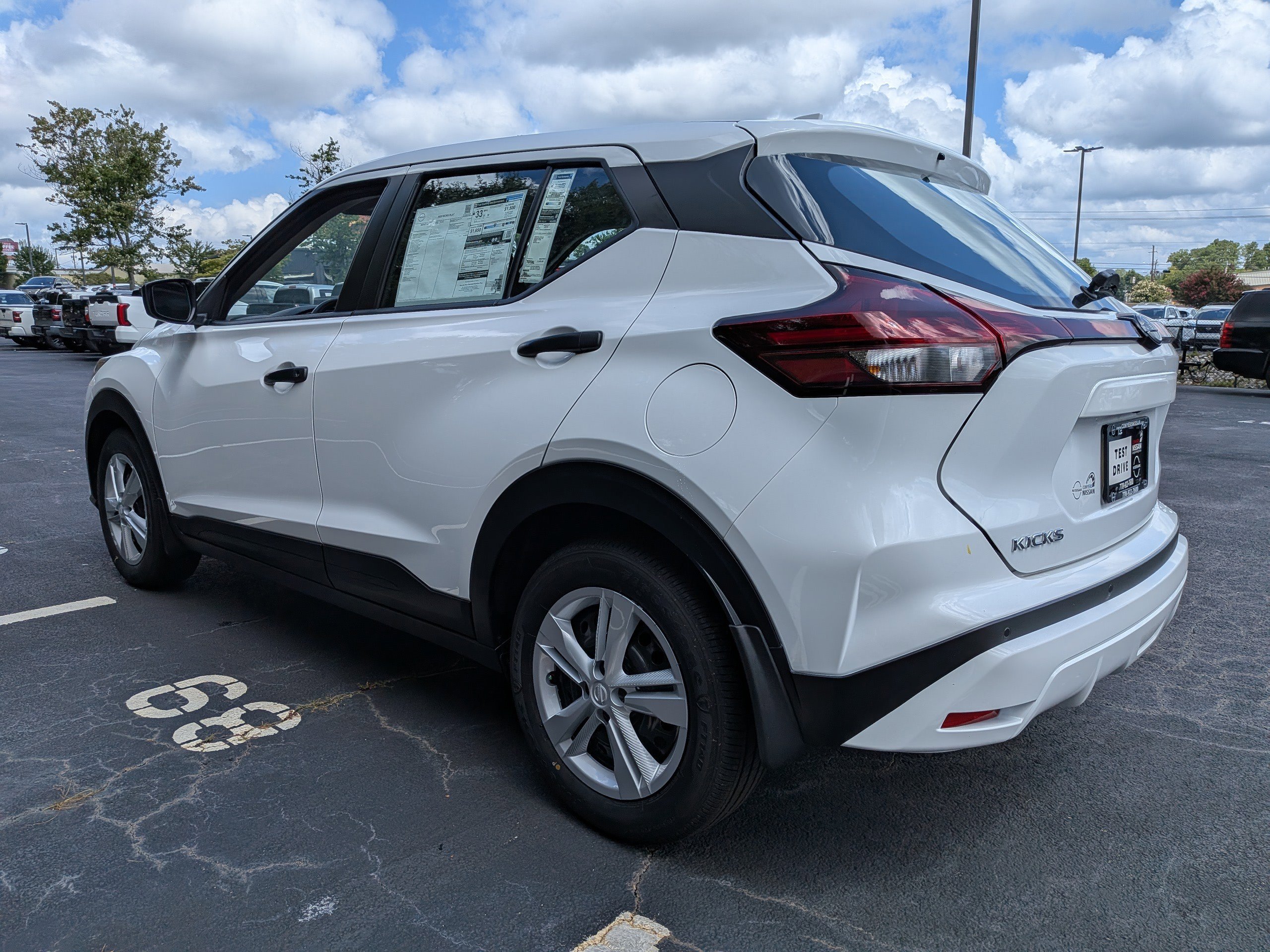 2025 Nissan Kicks Play S photo 3