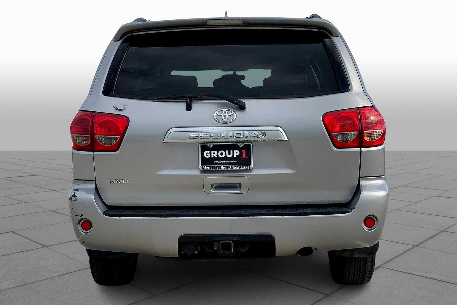 2010 Toyota Sequoia photo 4