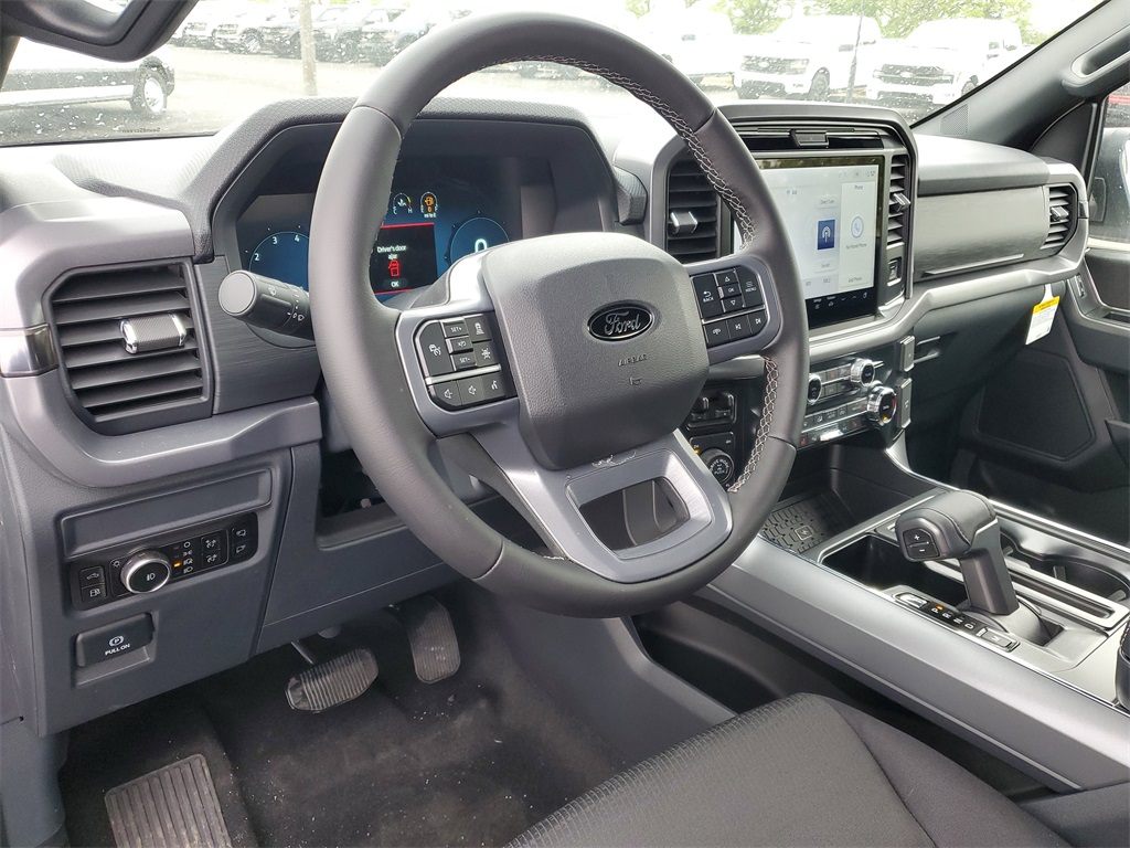 2025 Ford F-150 XLT photo 8