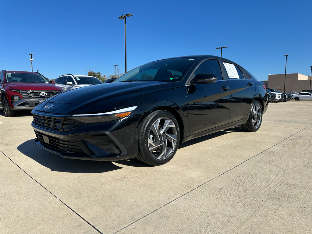 2024 Hyundai Elantra Limited's photo