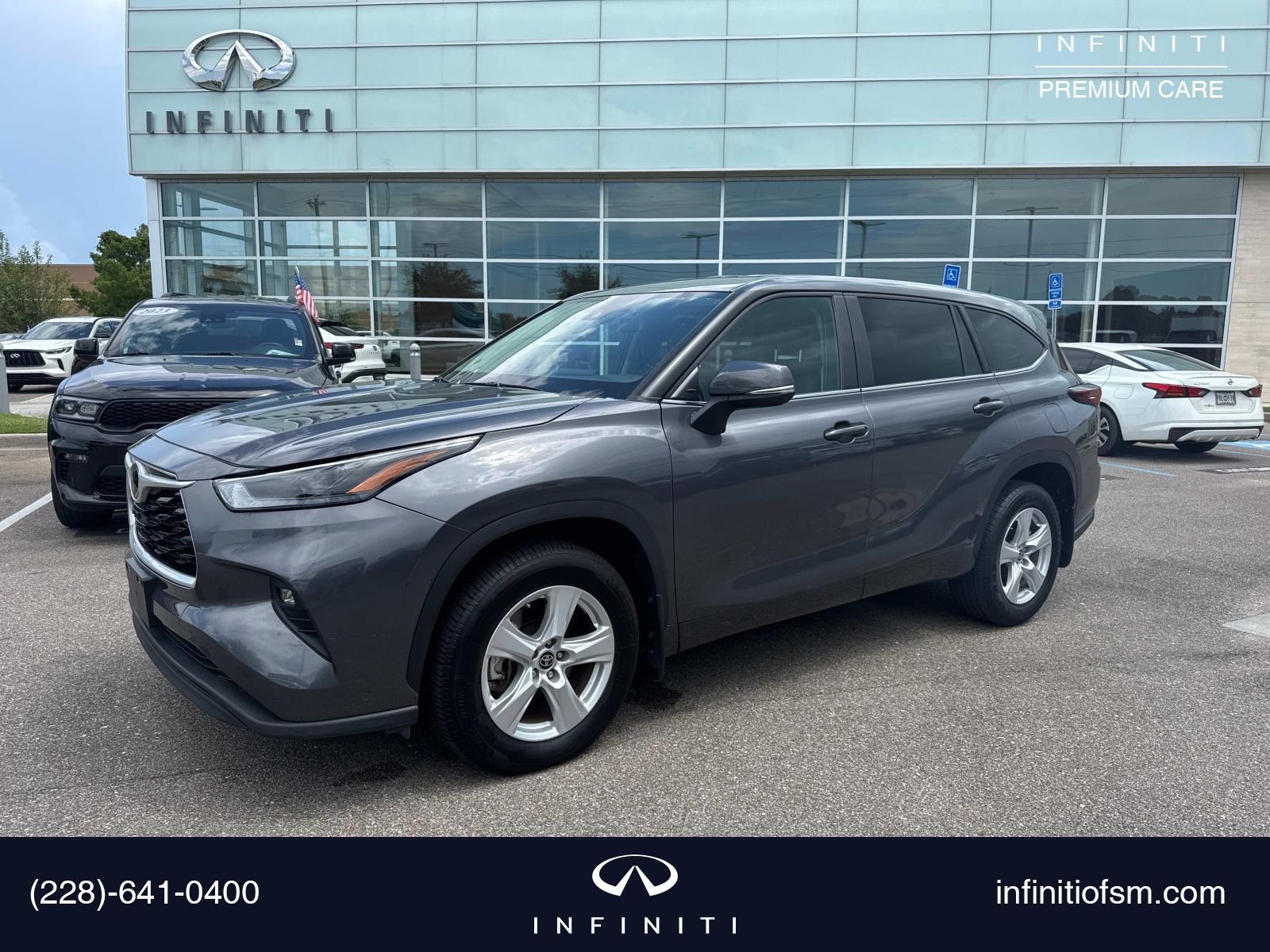 2024 Toyota Highlander LE's photo