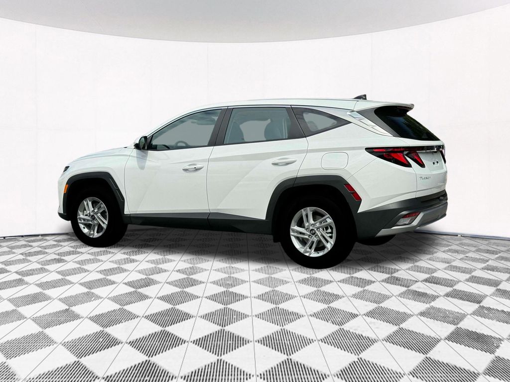 2025 Hyundai Tucson SE photo 4