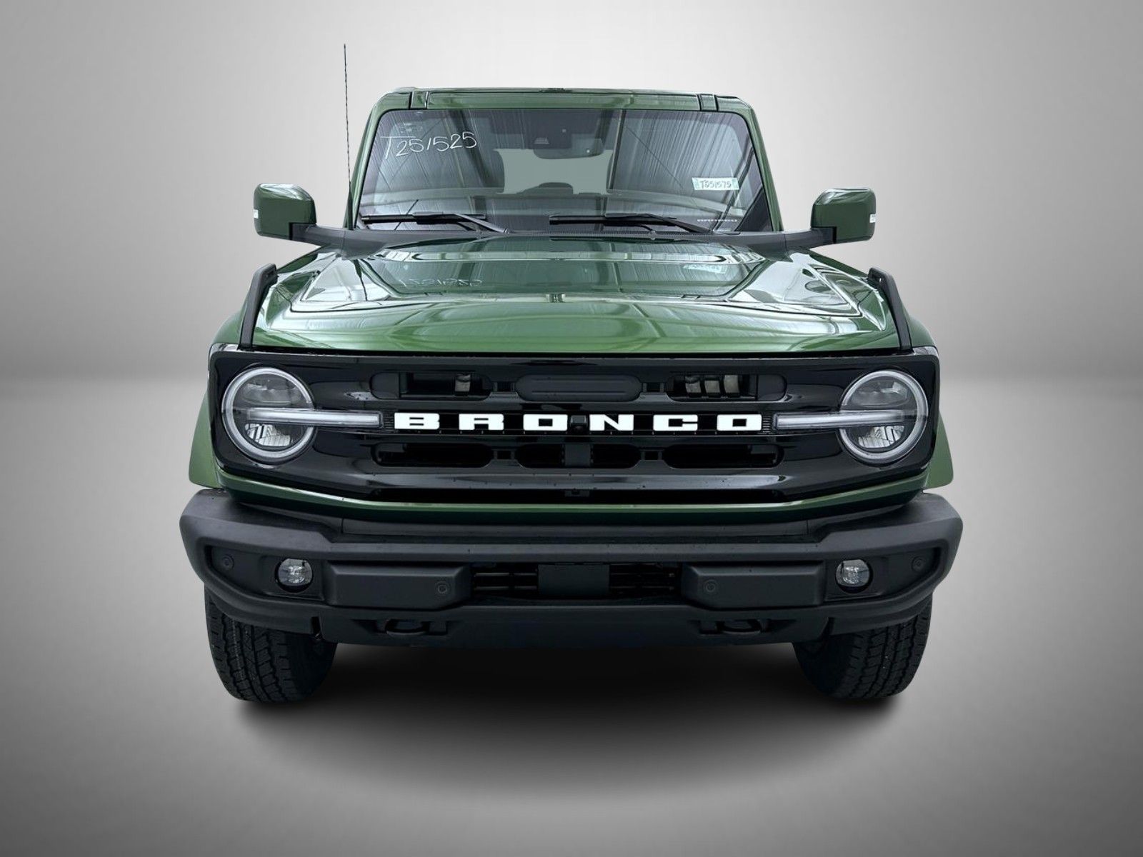 2025 Ford Bronco Outer Banks photo 2