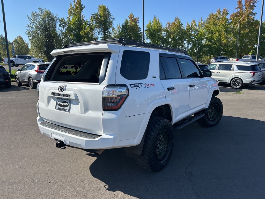 2016 Toyota 4Runner SR5 photo 8