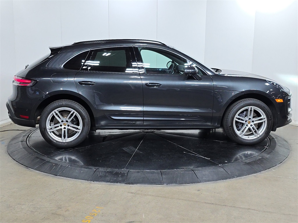 2023 Porsche Macan T photo 5