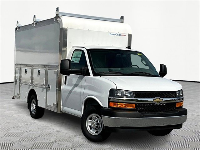 2025 Chevrolet Express Cutaway Base's photo
