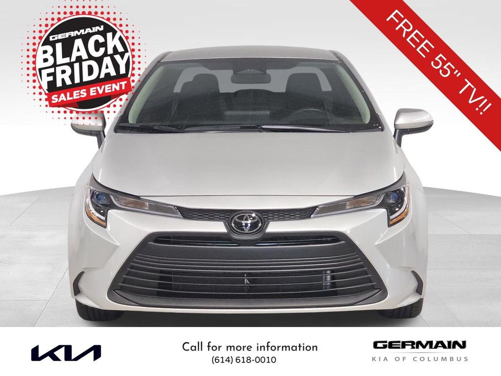 2025 Toyota Corolla LE photo 3