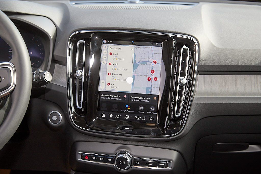 2026 VOLVO XC40 - Image 25