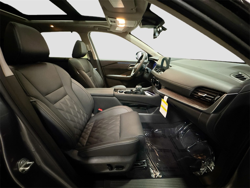 2026 Nissan Rogue Platinum photo 4