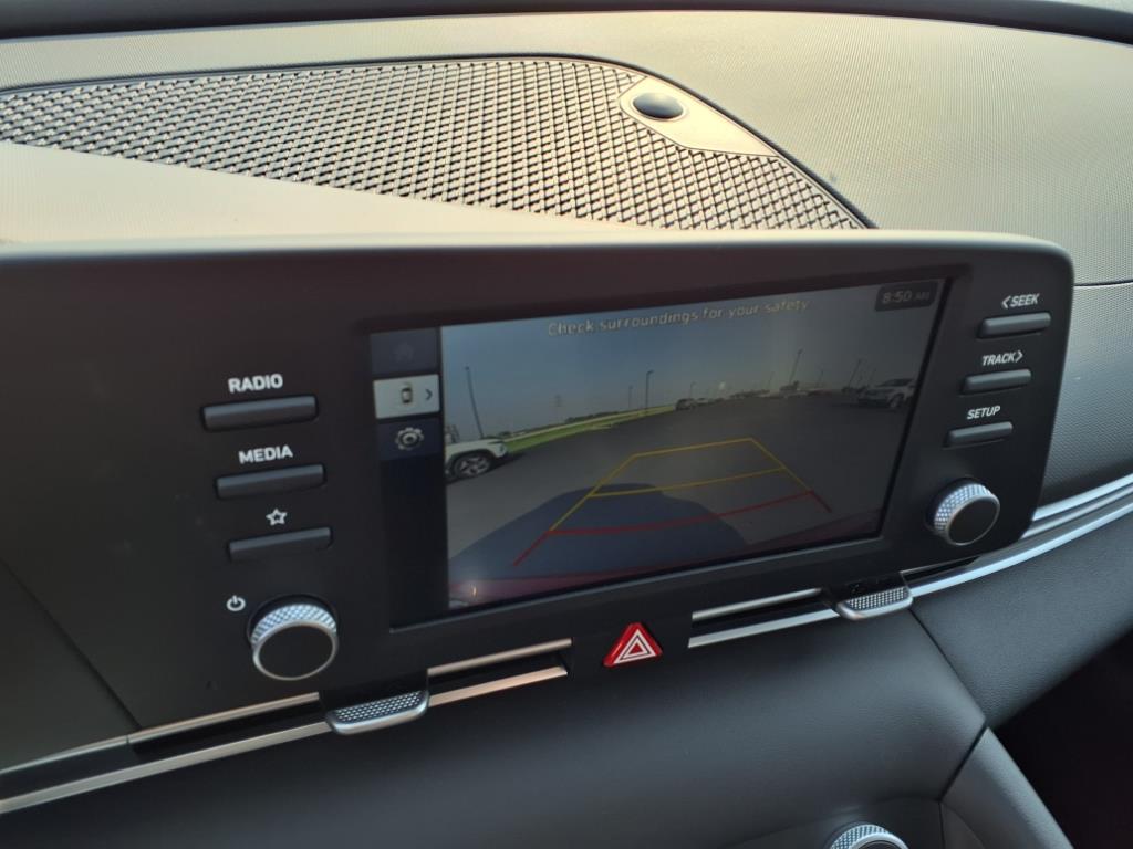 2025 Hyundai Elantra SE photo 5