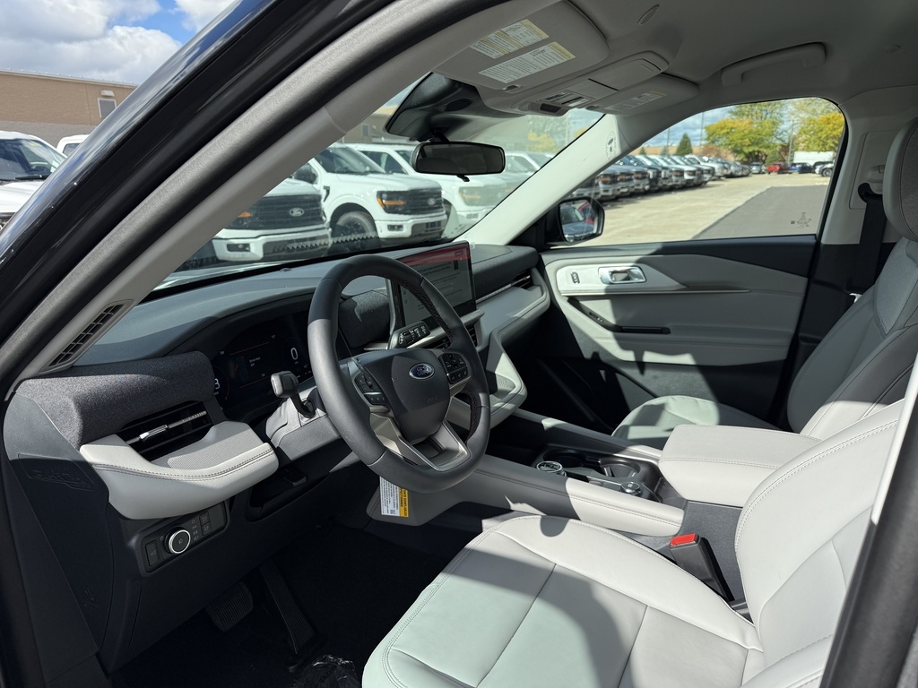 2026 Ford Explorer photo 4