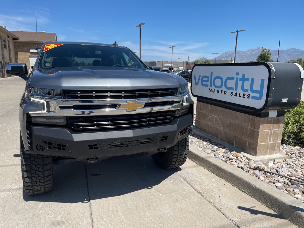2022 Chevrolet Silverado 1500 LT photo 2