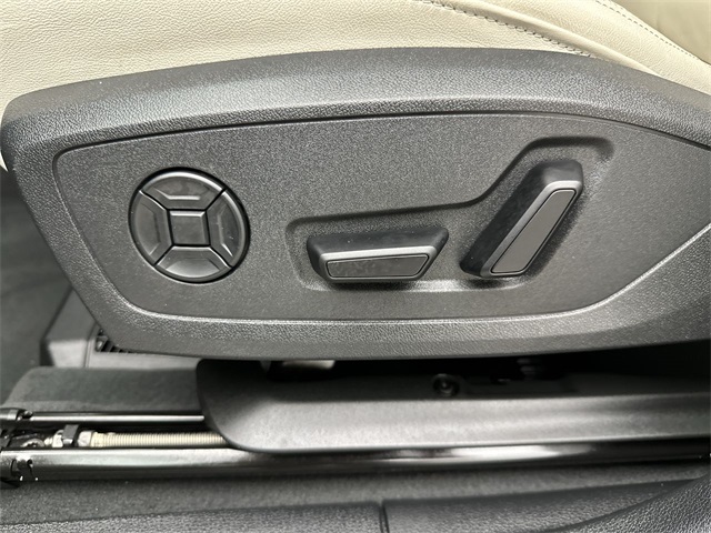 2025 Audi Q3 S line Premium Plus photo 4