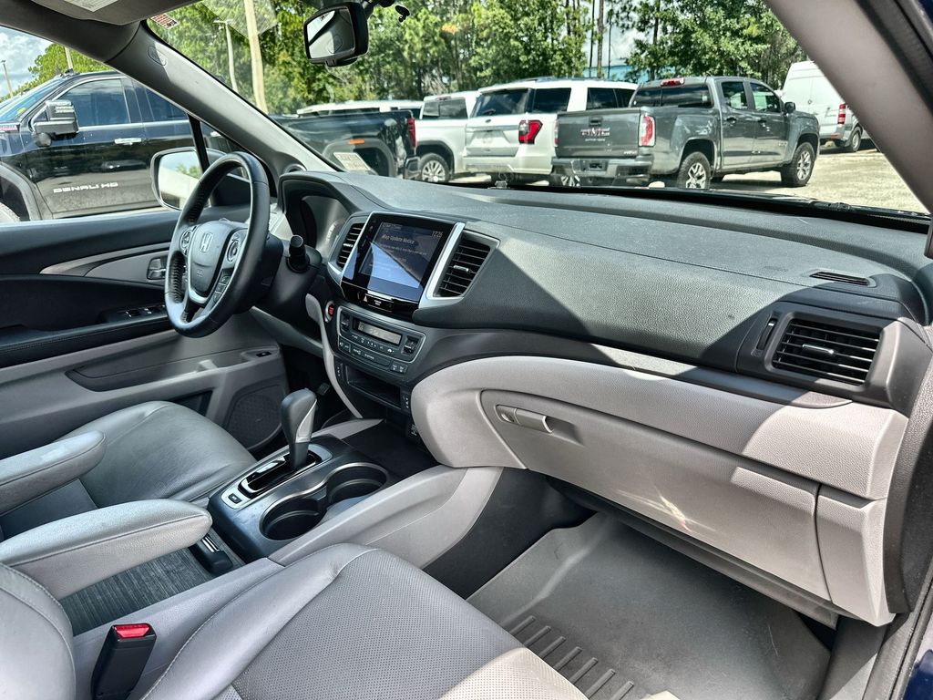2017 Honda Ridgeline RTL-T photo 27