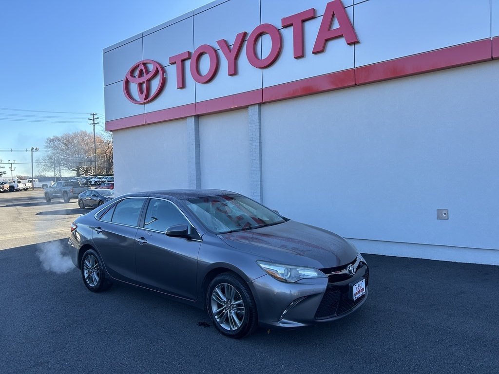 2016 Toyota Camry Special Edition's photo