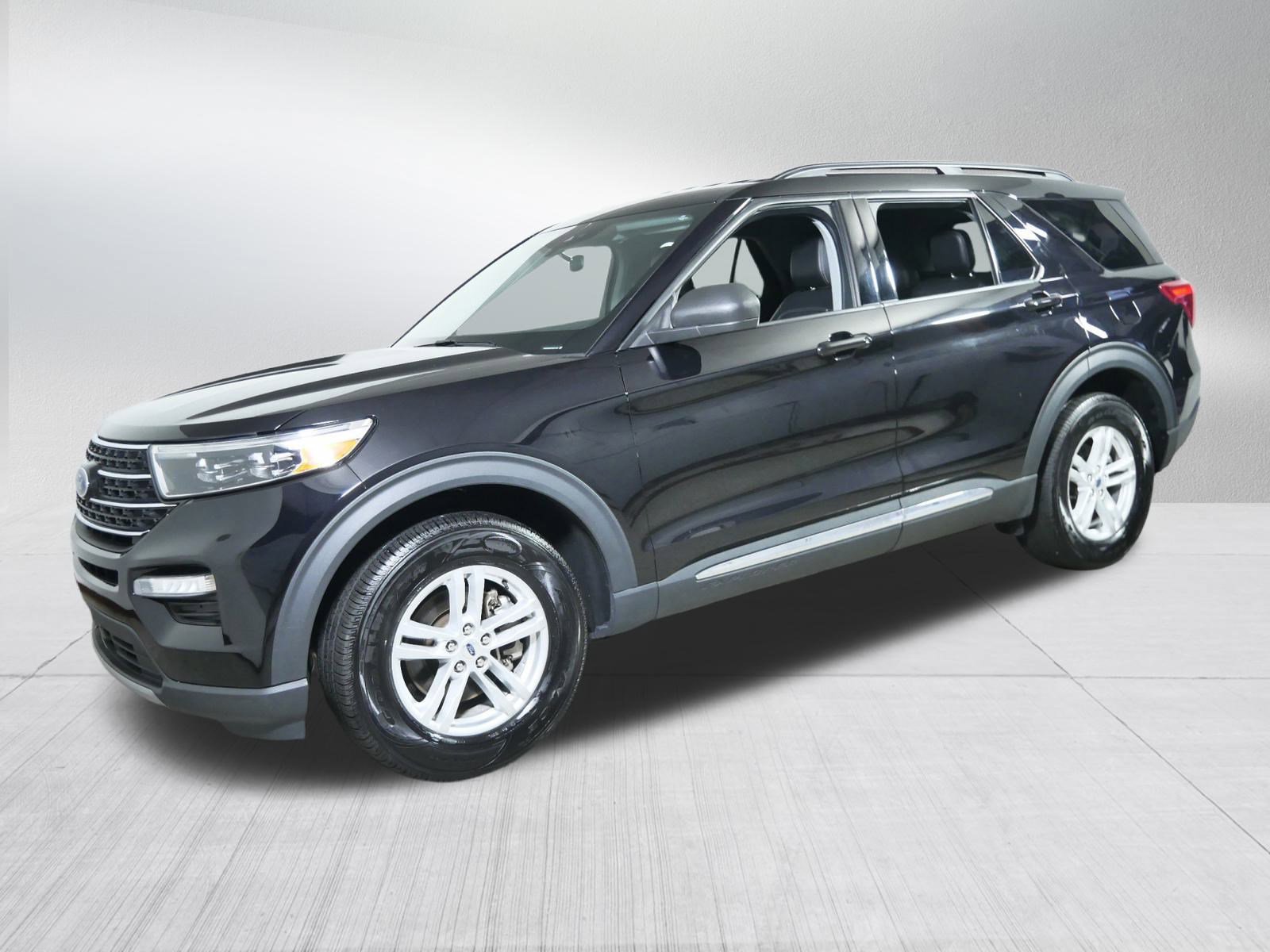 2023 Ford Explorer XLT photo 3