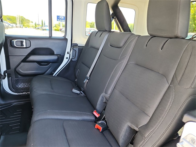 2020 Jeep Wrangler Unlimited Sahara photo 16