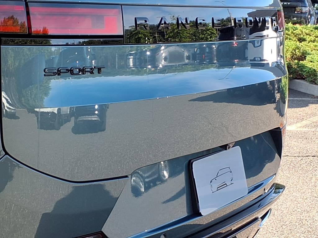 2025 Land Rover Range Rover Sport SE photo 17