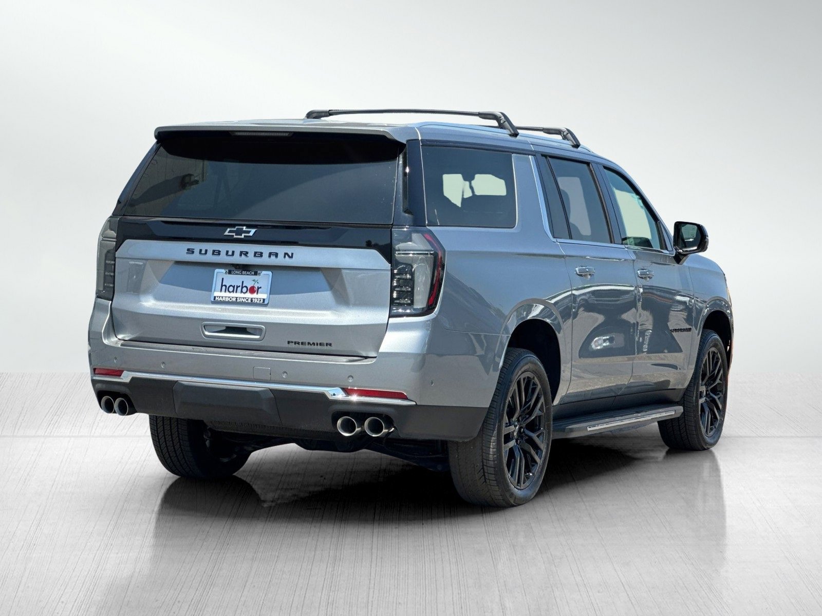 2025 Chevrolet Suburban Premier photo 4