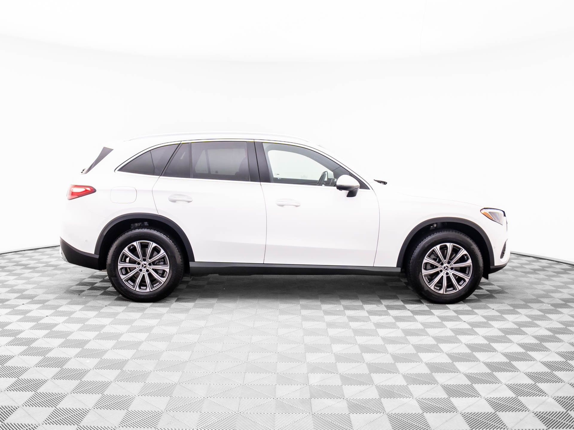 2025 Mercedes Benz GLC 300 4MATIC photo 6
