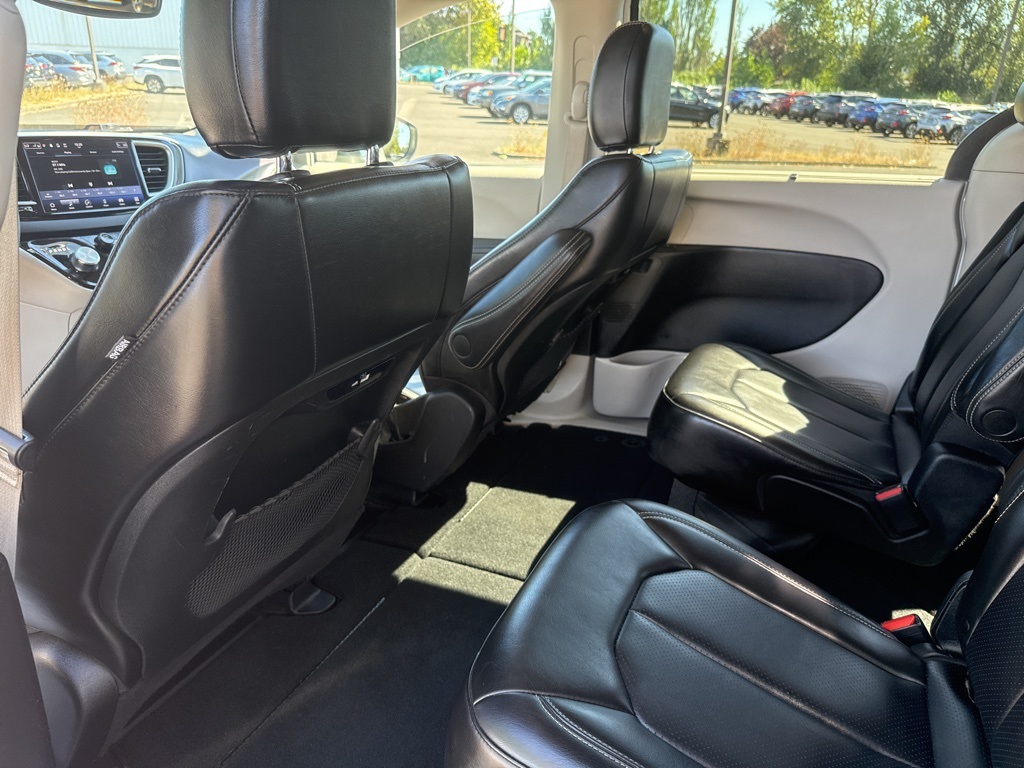 2023 Chrysler Pacifica Touring L photo 18