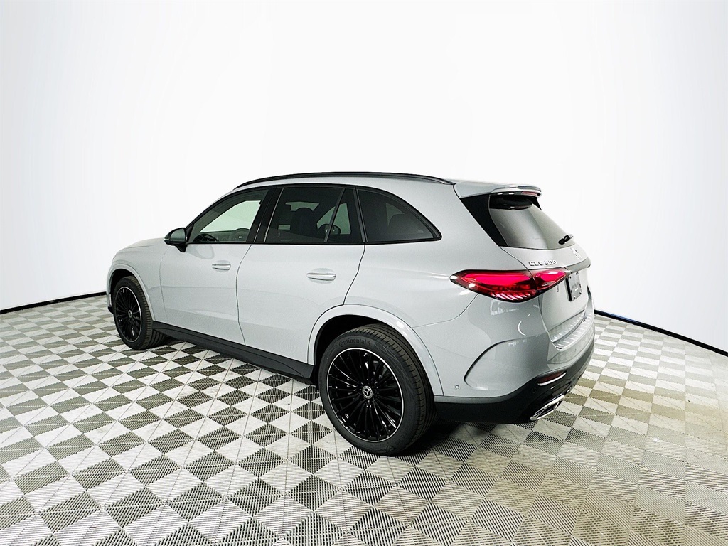 2026 Mercedes Benz GLC 300 4MATIC photo 4