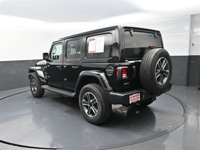 2023 Jeep Wrangler Sahara photo 3