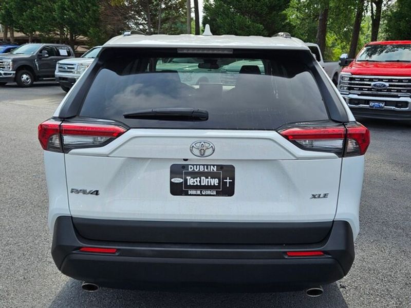2023 Toyota RAV4 XLE photo 10