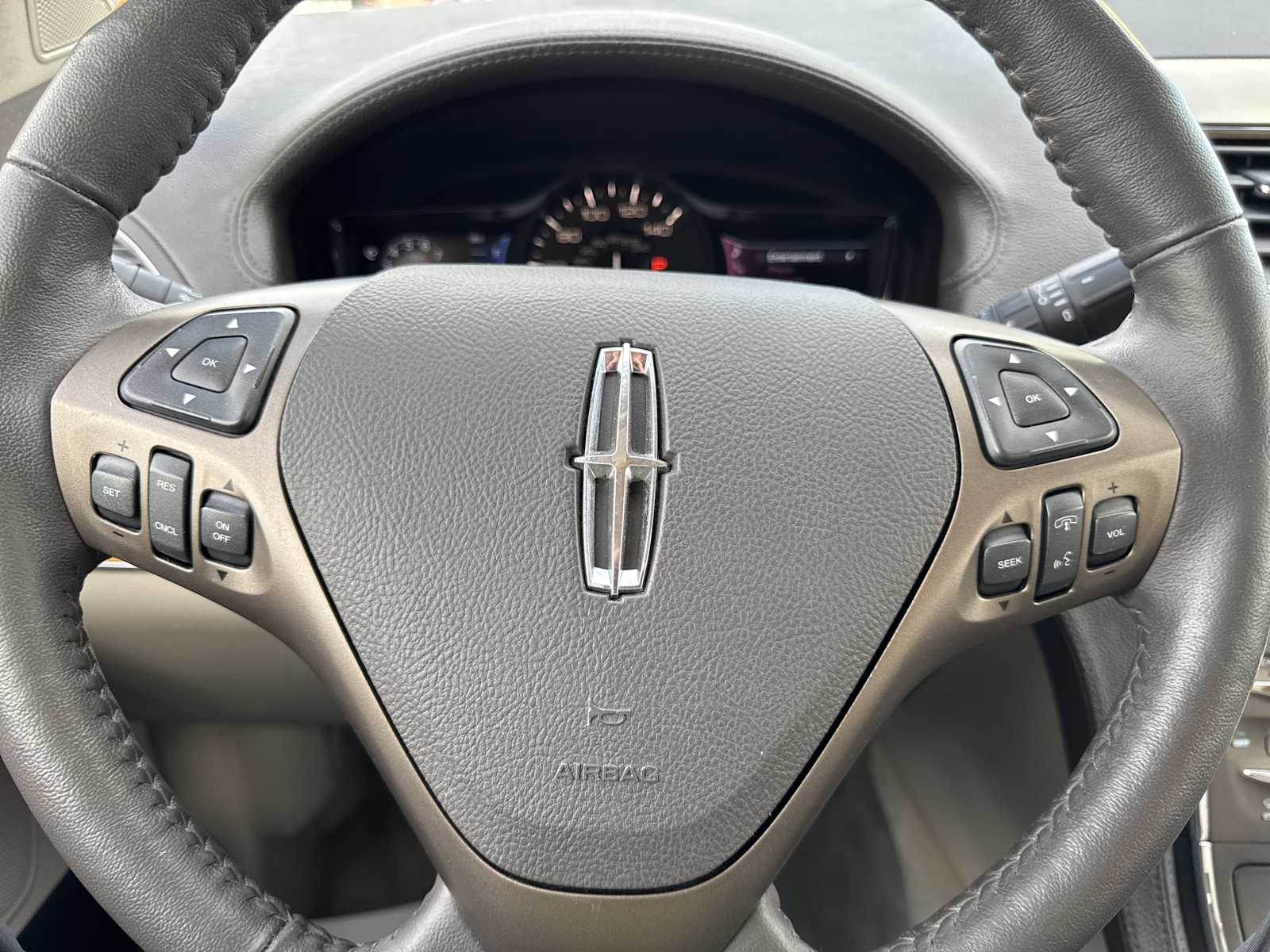 2012 Lincoln MKX photo 23