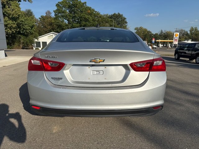 2017 Chevrolet Malibu LS photo 4