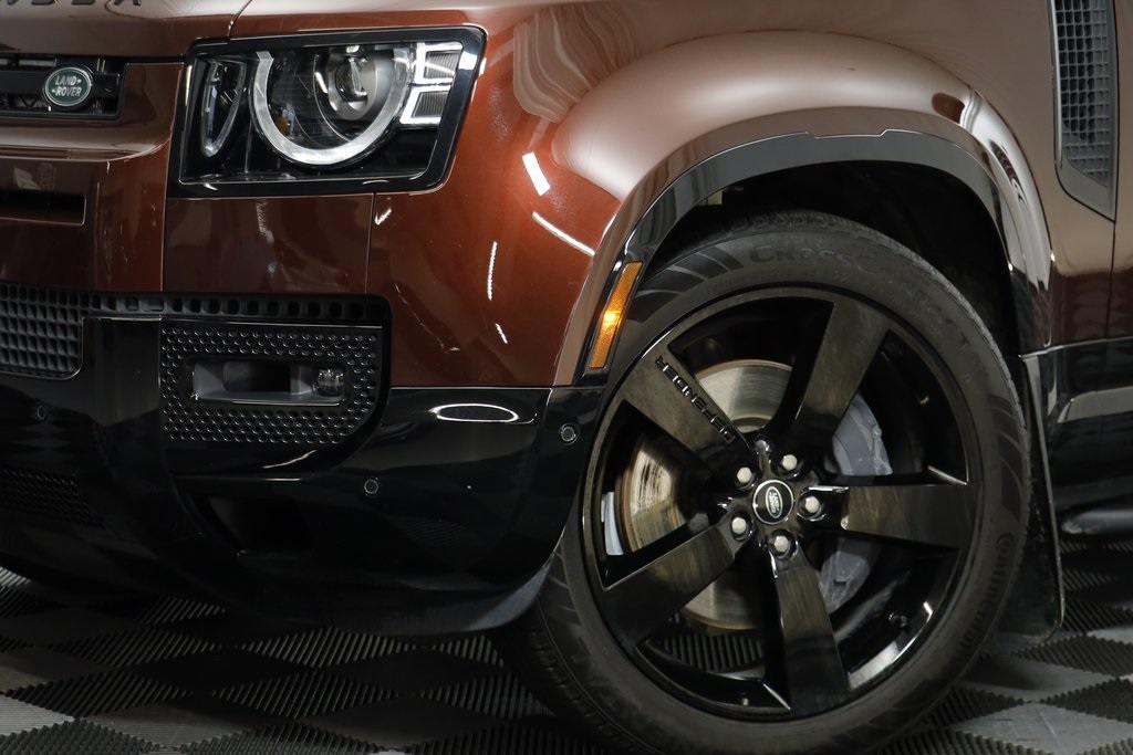 2025 Land Rover Defender 130 X-Dynamic SE photo 3