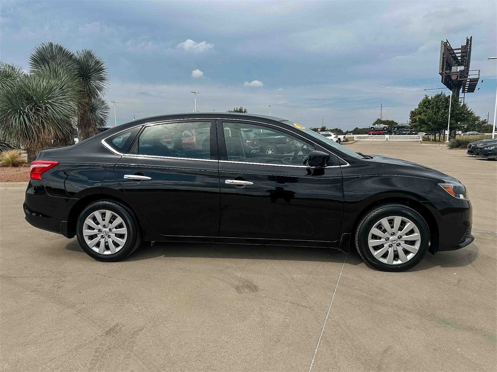 2016 Nissan Sentra SV photo 2