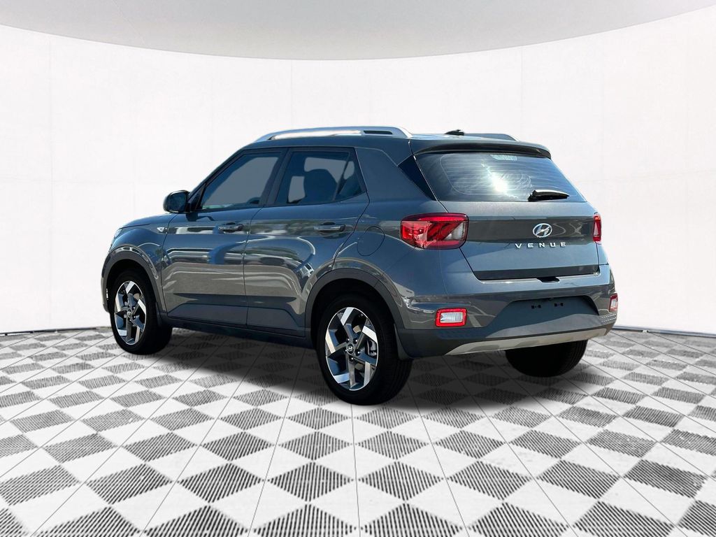 2025 Hyundai Venue SEL photo 4