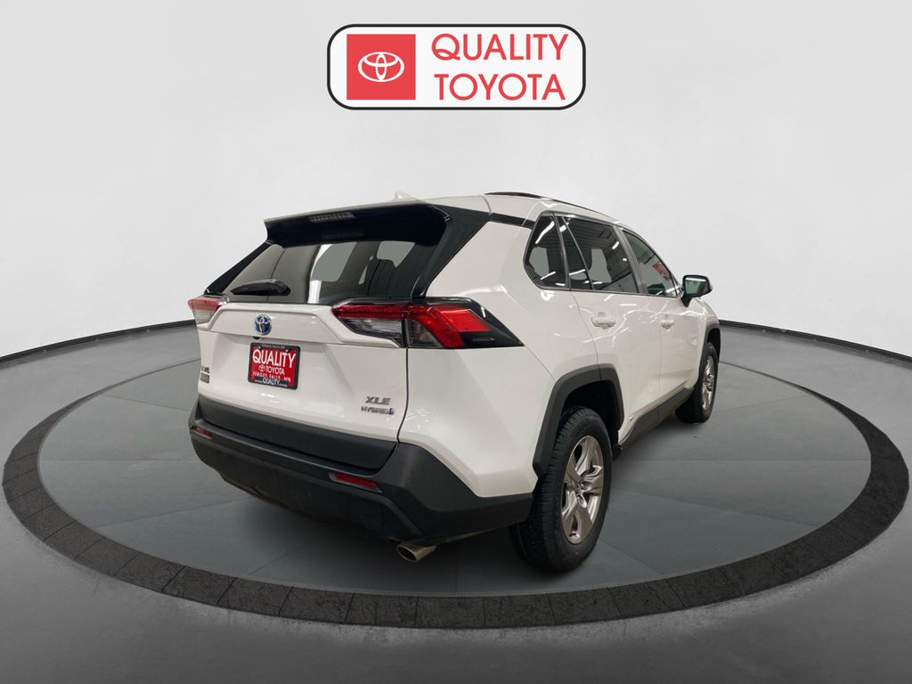 2023 Toyota RAV4 XLE's photo