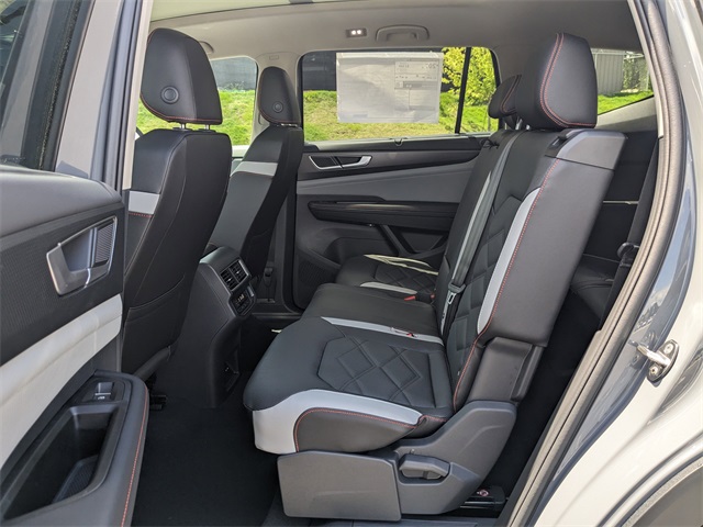 2025 Volkswagen Atlas Peak Edition SE photo 13