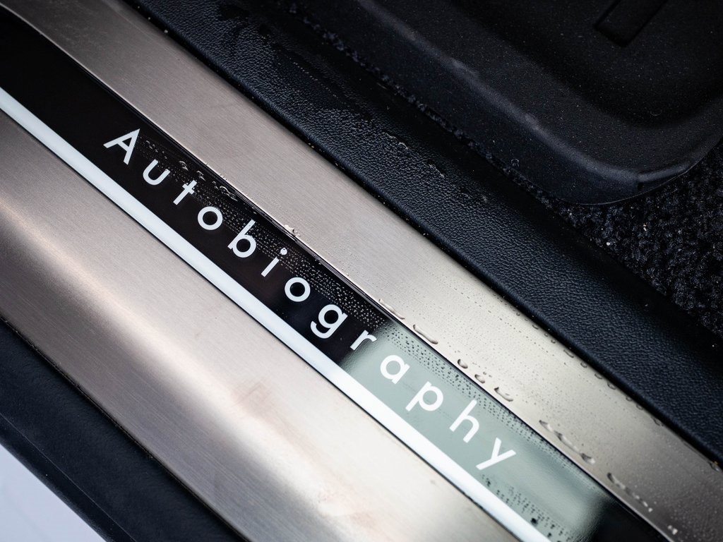2025 Land Rover Range Rover Autobiography photo 20