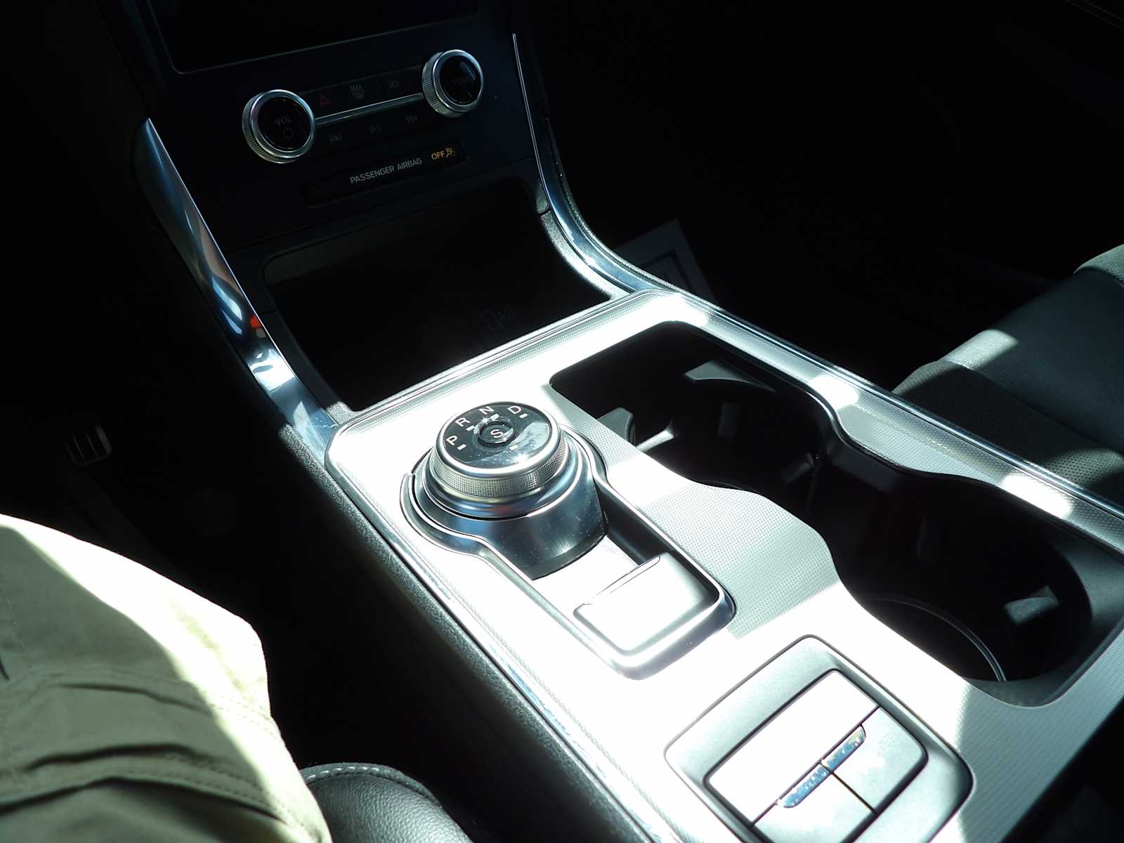2022 Ford Escape SEL photo 5