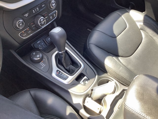 2016 Jeep Cherokee Overland photo 15