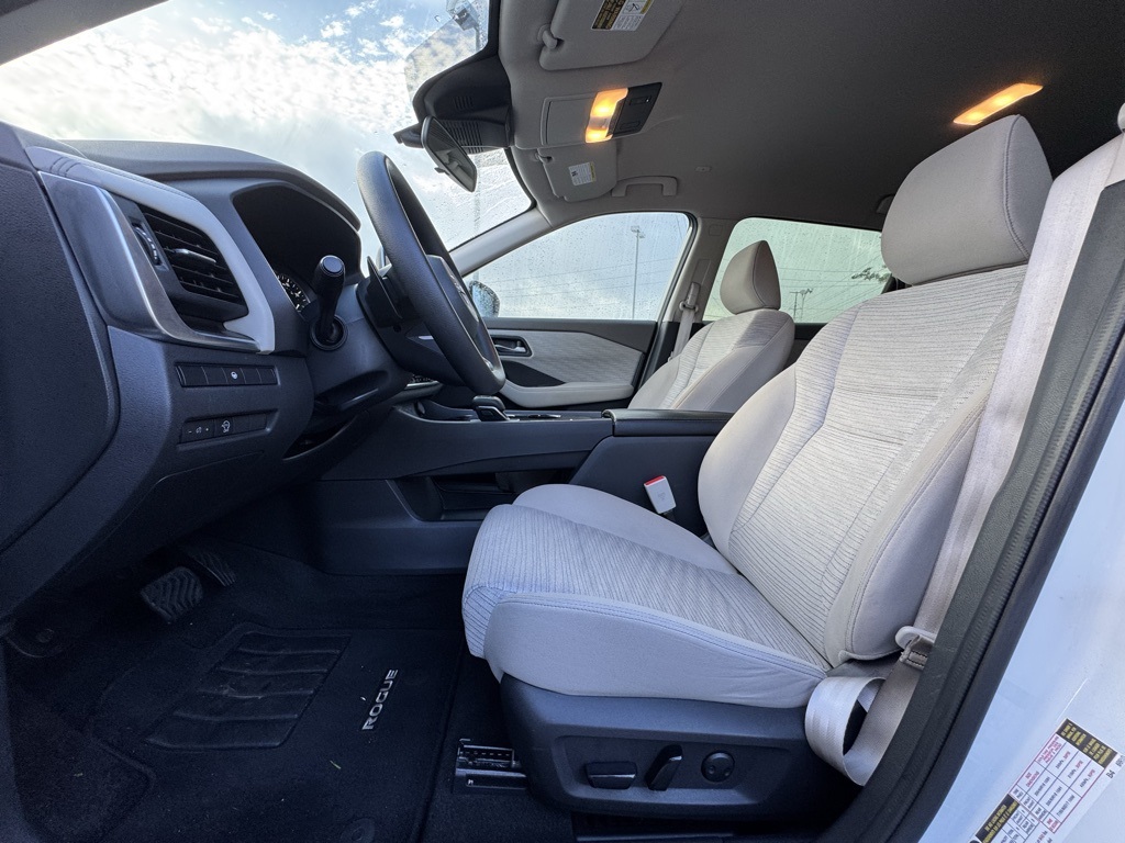2023 Nissan Rogue SV photo 17