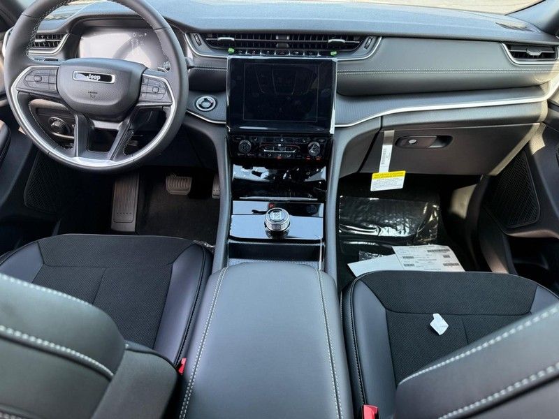 2025 Jeep Grand Cherokee Altitude X photo 6