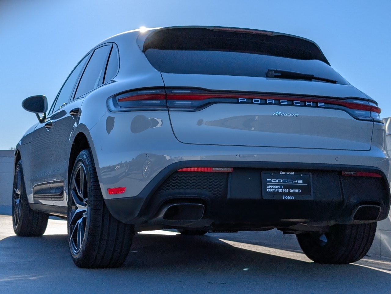2022 Porsche Macan photo 2