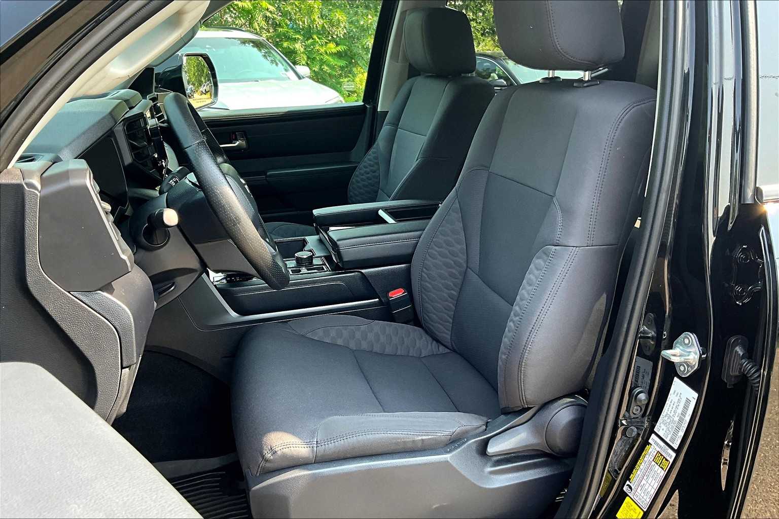 2024 Toyota Tundra SR5 CrewMax photo 8