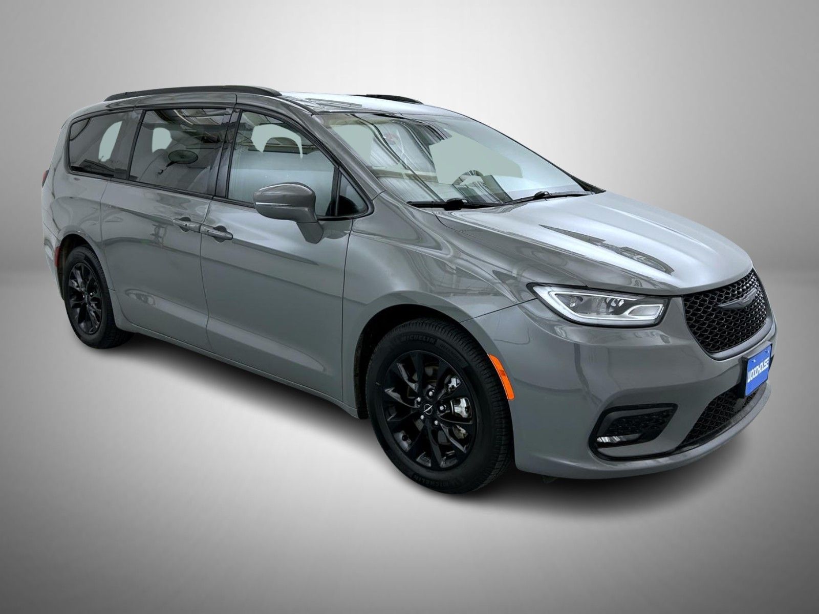 2021 Chrysler Pacifica Touring photo 3