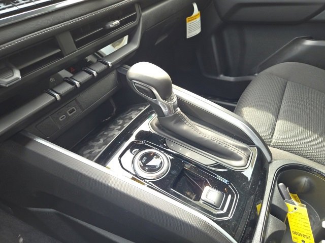 2025 Chevrolet Colorado Work Truck LT photo 10