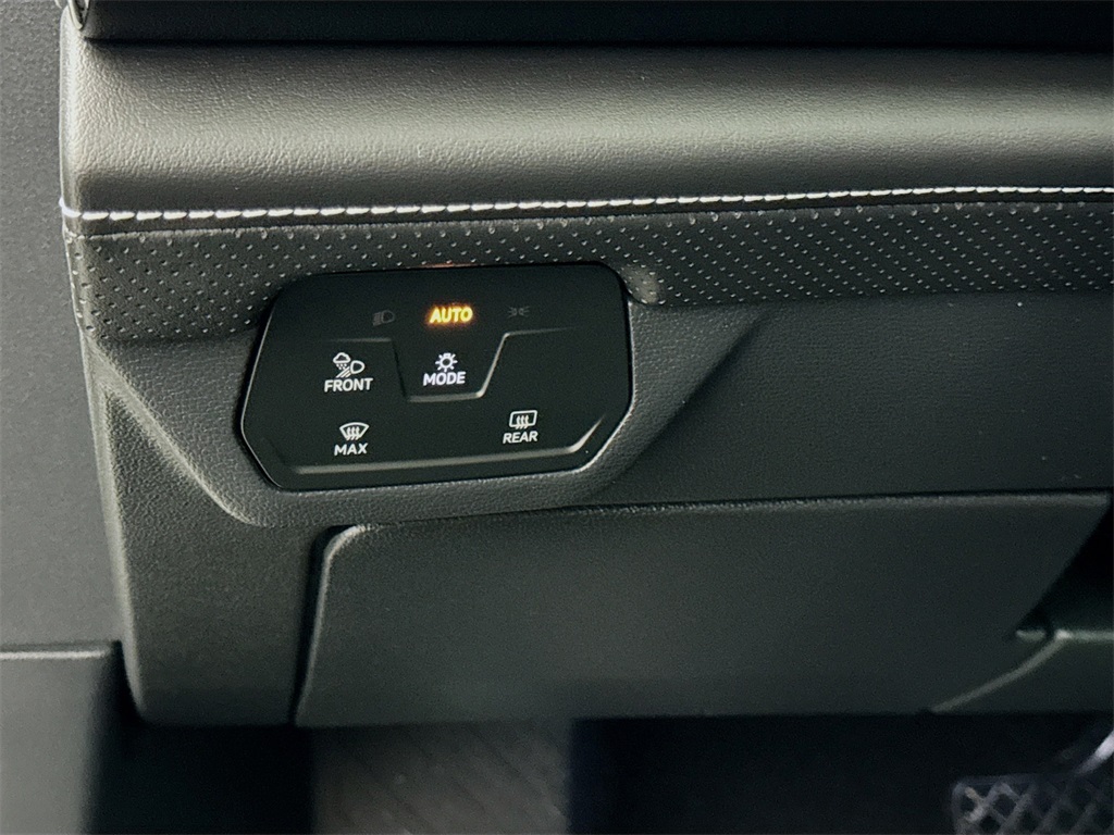 2025 Volkswagen Atlas SE Technology photo 42